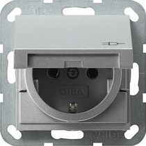 GIRA | 045426 Розетка с з/к и откидн.крыш аллюминий System 55 Gira